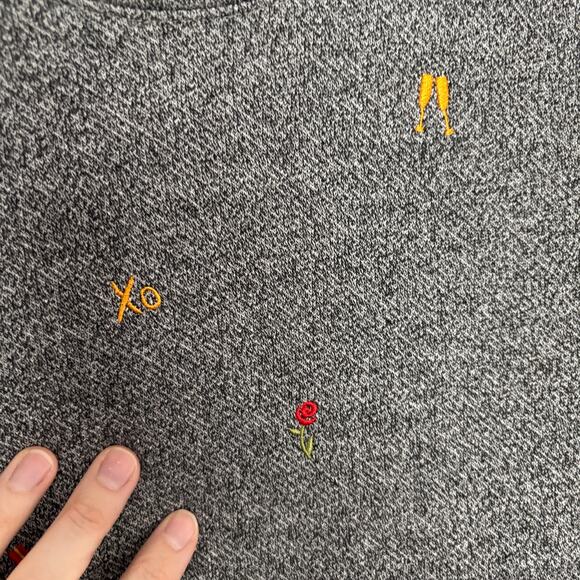 Lou & Grey Lou & Grey Heart Emoji Fleeceback Sweatshirt embroidered preppy twee - Picture 7 of 10